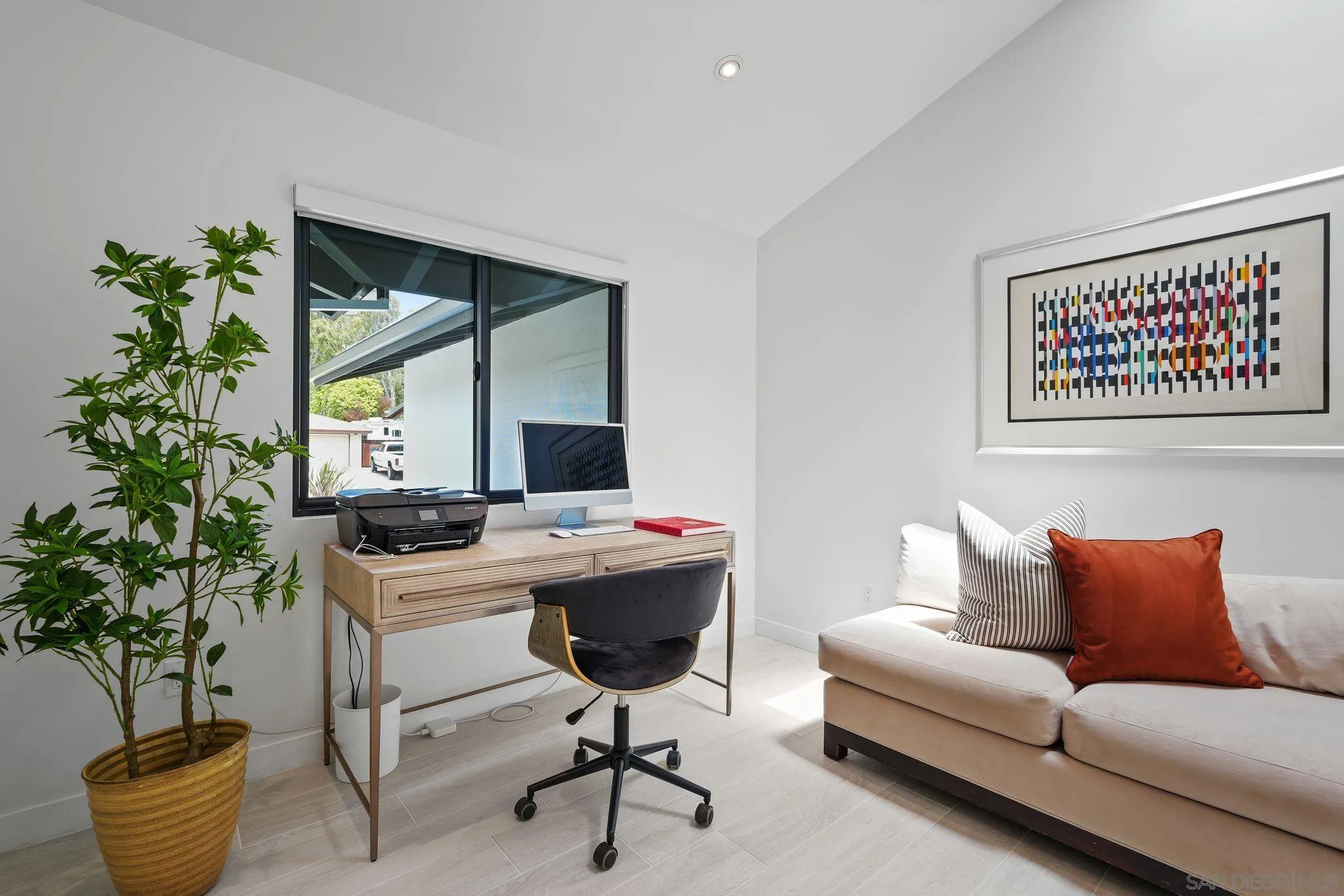 6645 Avenida Andorra