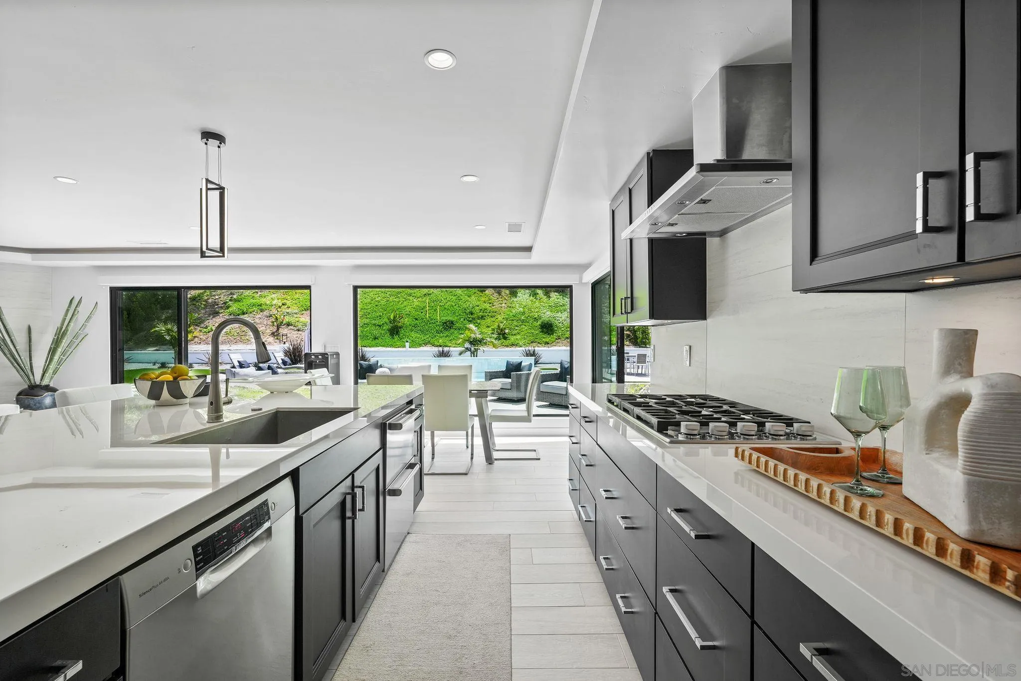 6645 Avenida Andorra