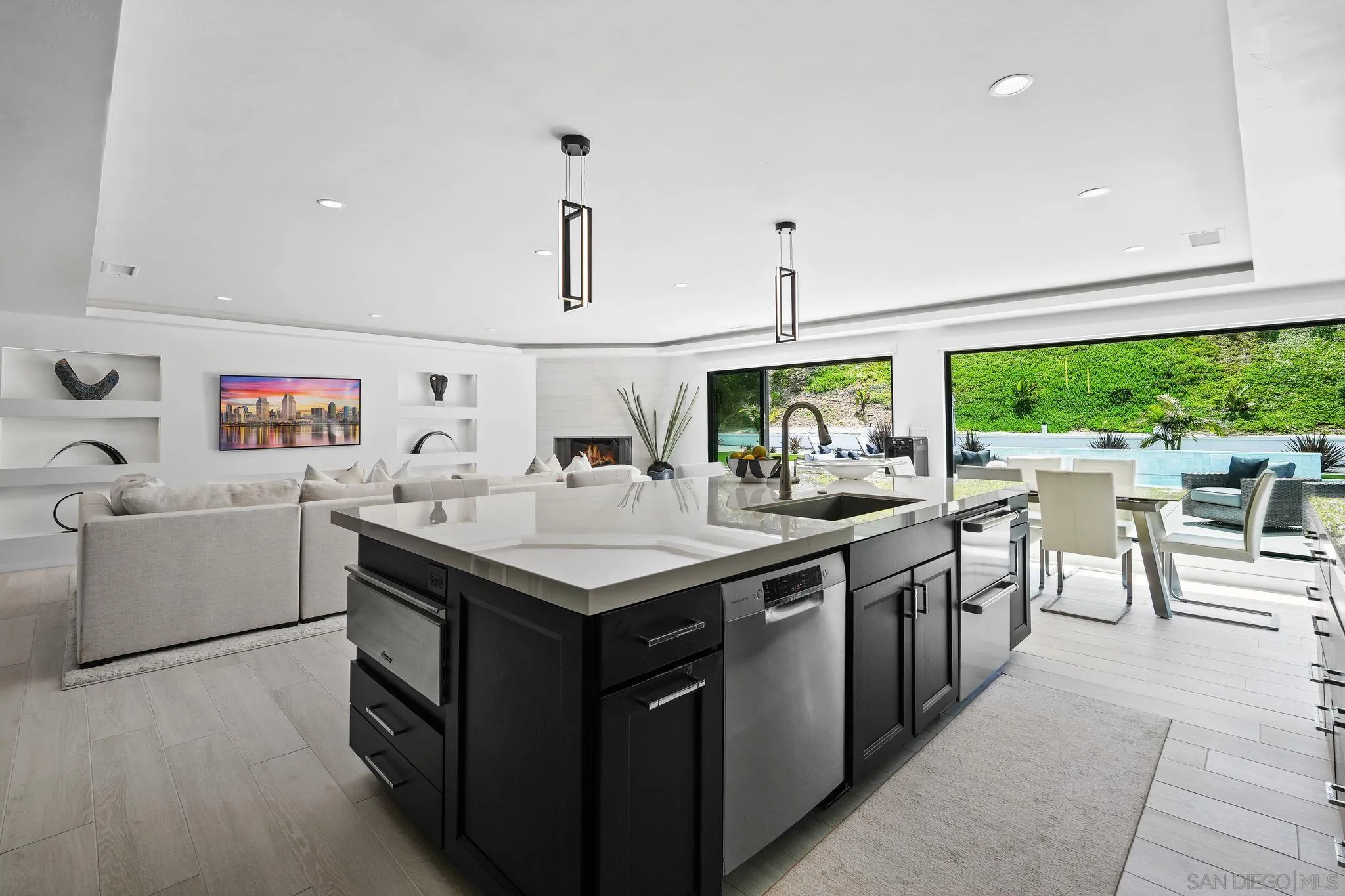 6645 Avenida Andorra