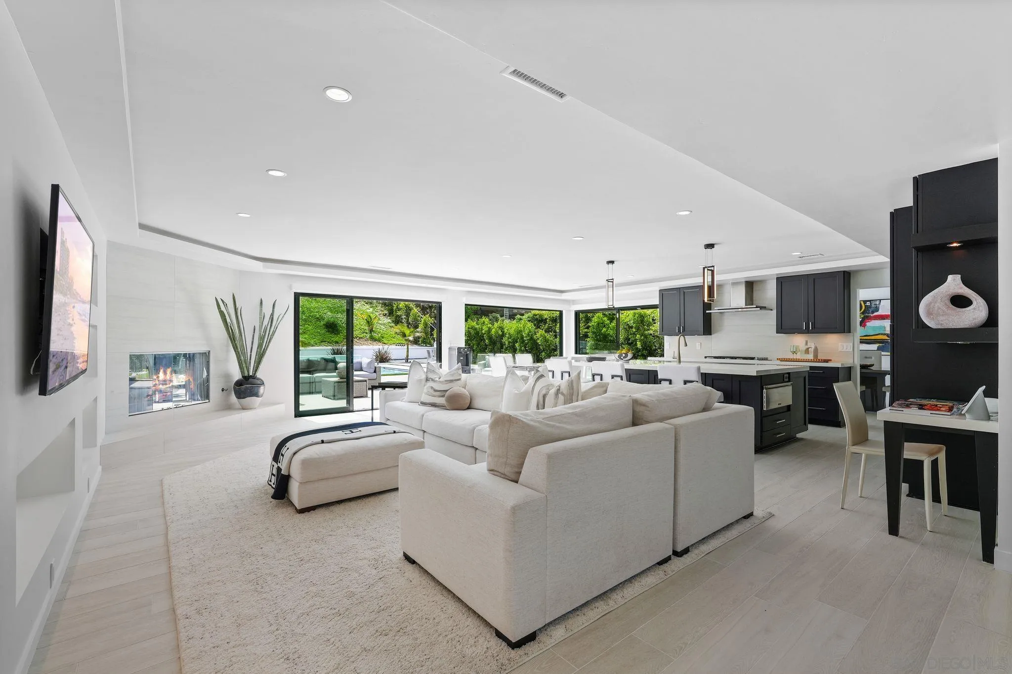 6645 Avenida Andorra