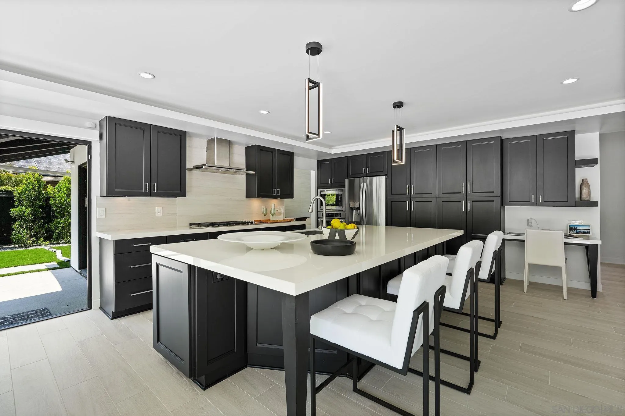 6645 Avenida Andorra