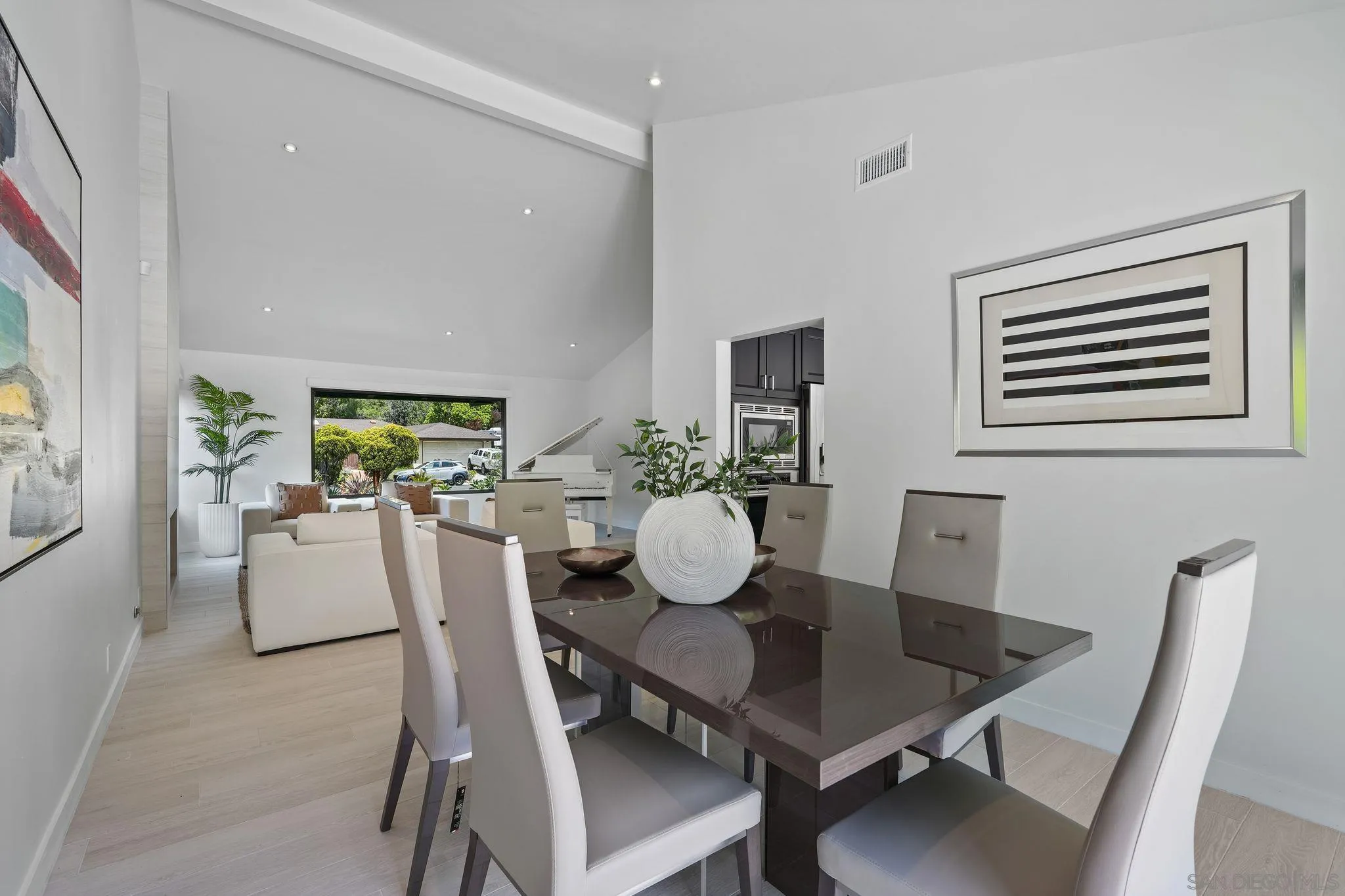 6645 Avenida Andorra