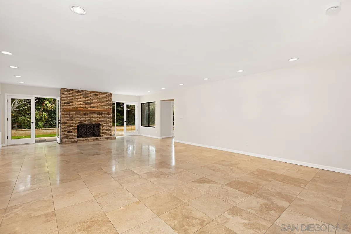 8871 Nottingham Pl