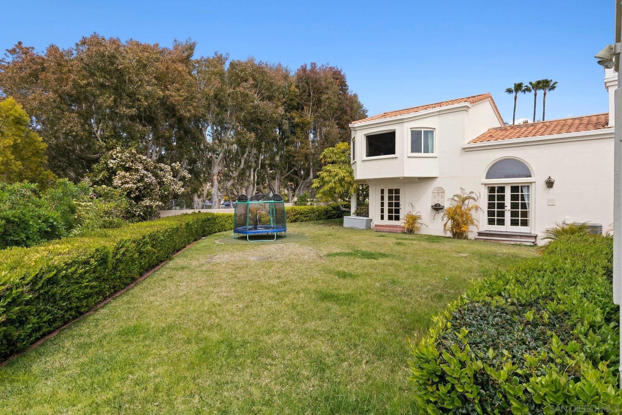 9450 La Jolla Farms Rd.