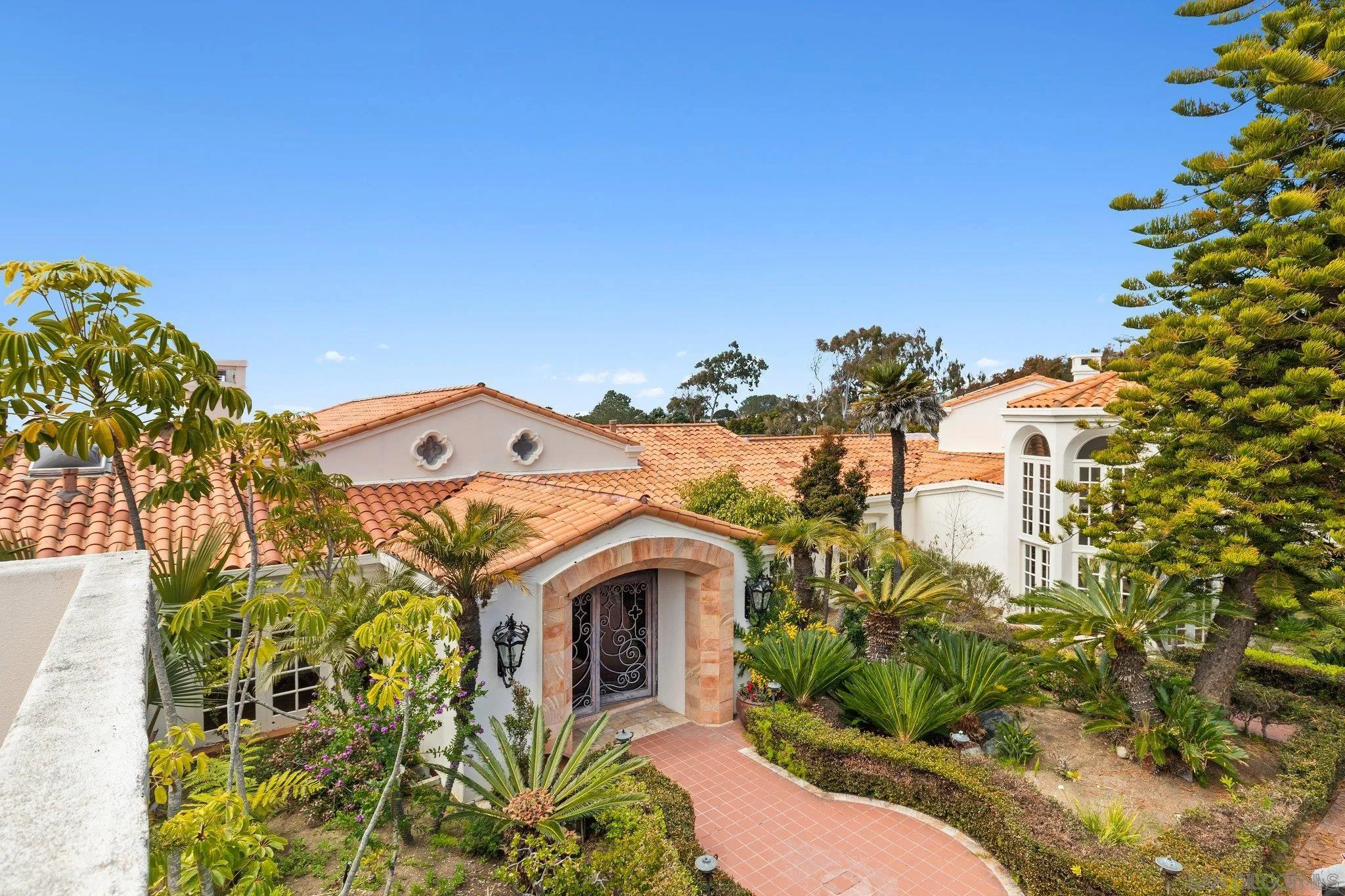 9450 La Jolla Farms Rd.