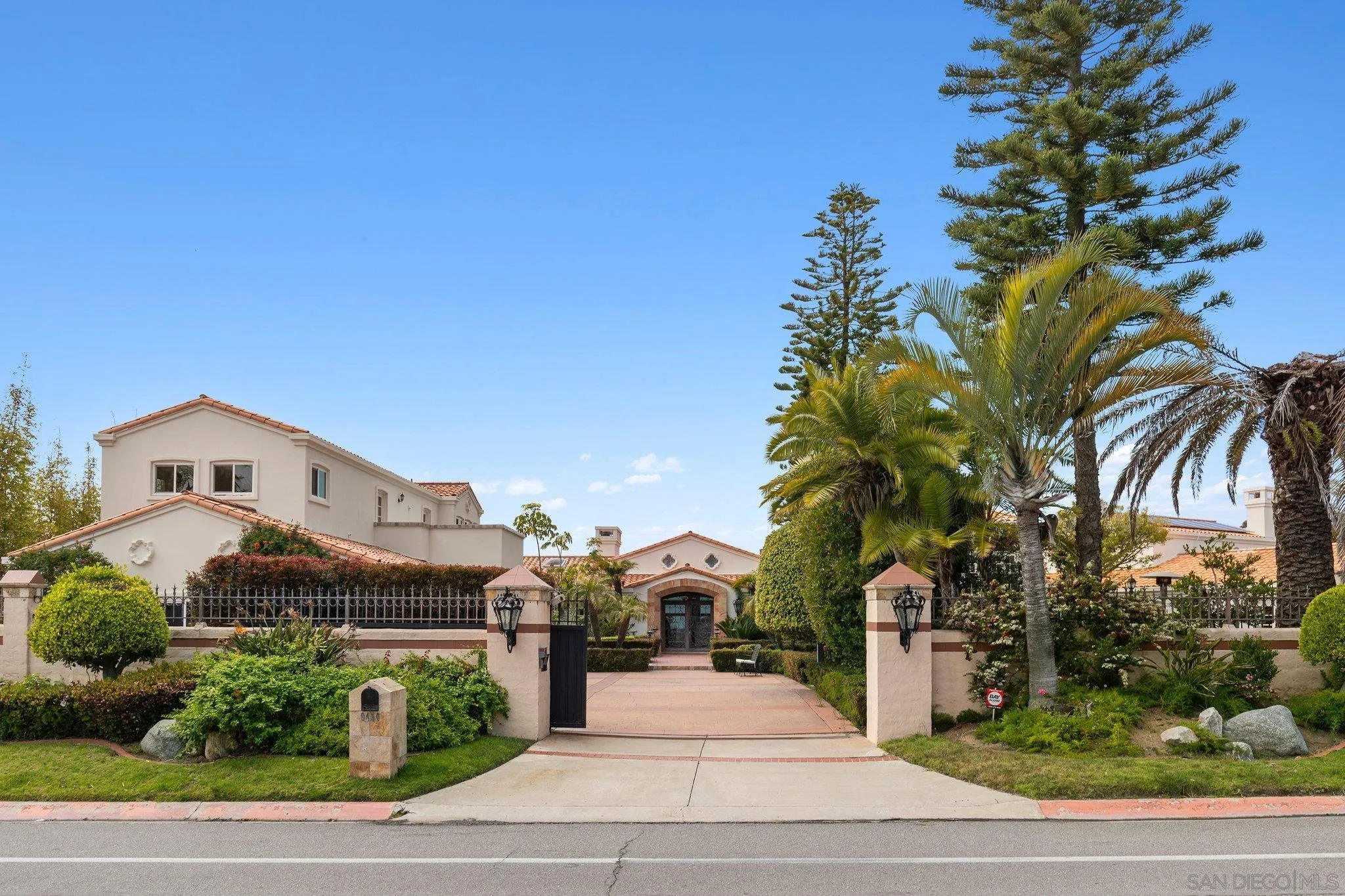9450 La Jolla Farms Rd.