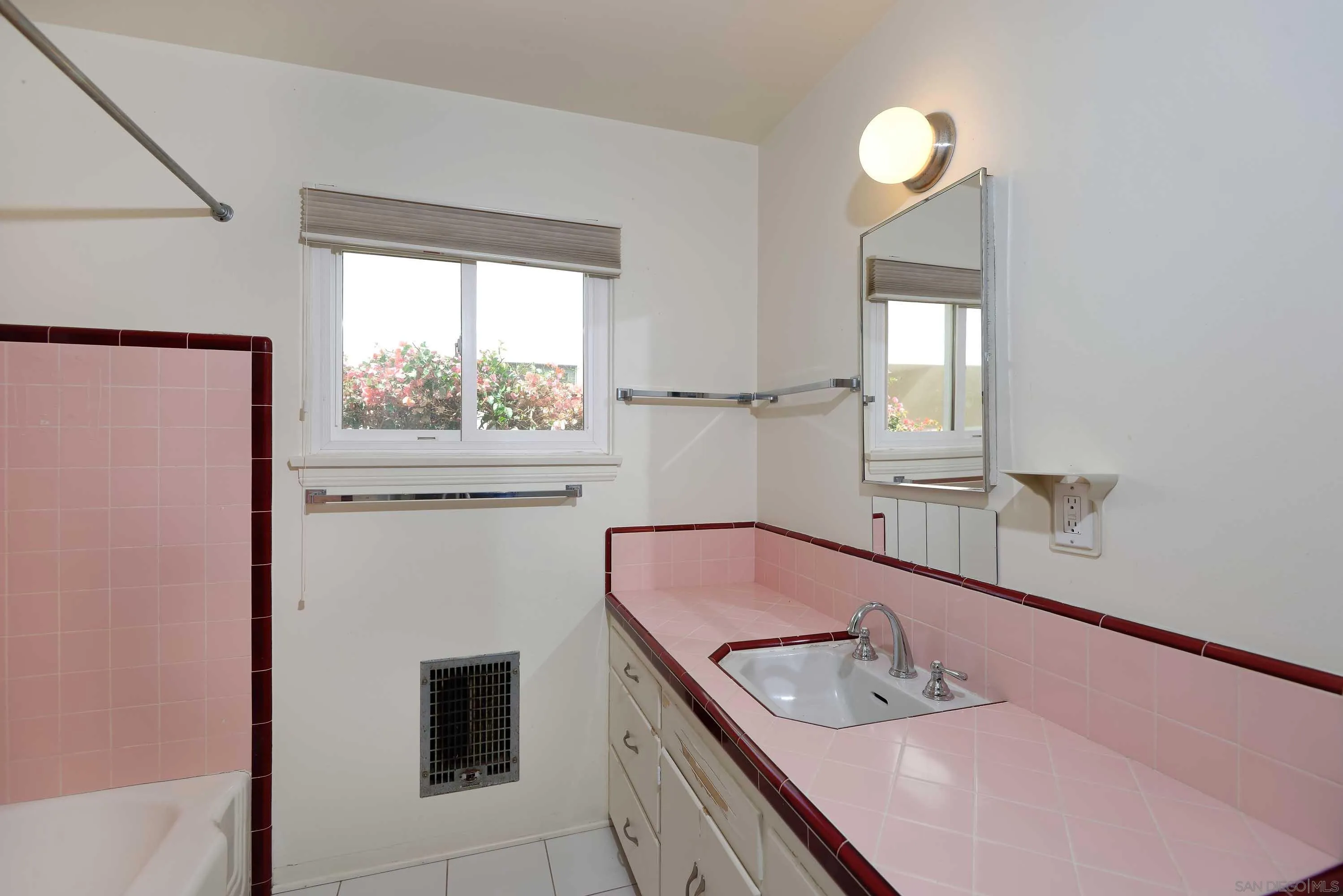 8405 Paseo Del Ocaso