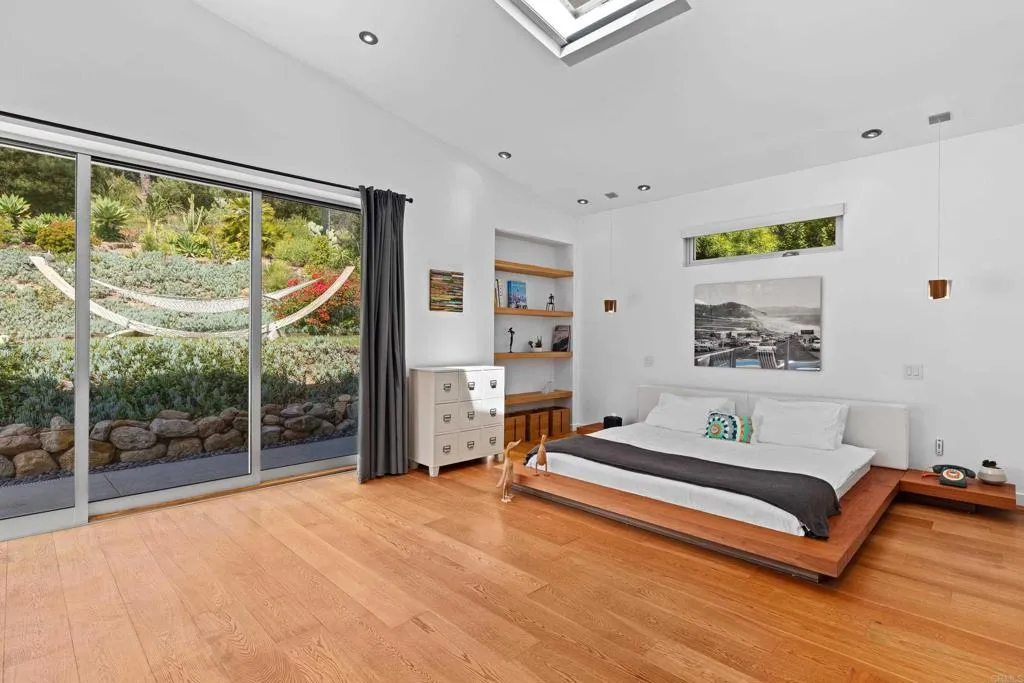 6672 Avenida Andorra