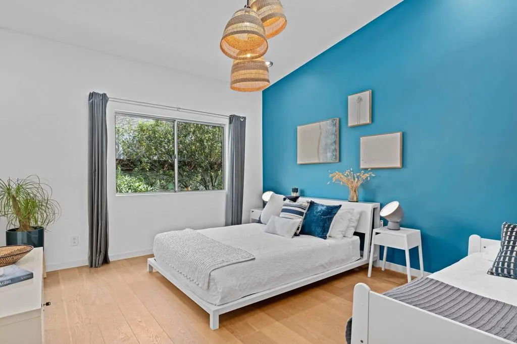6672 Avenida Andorra