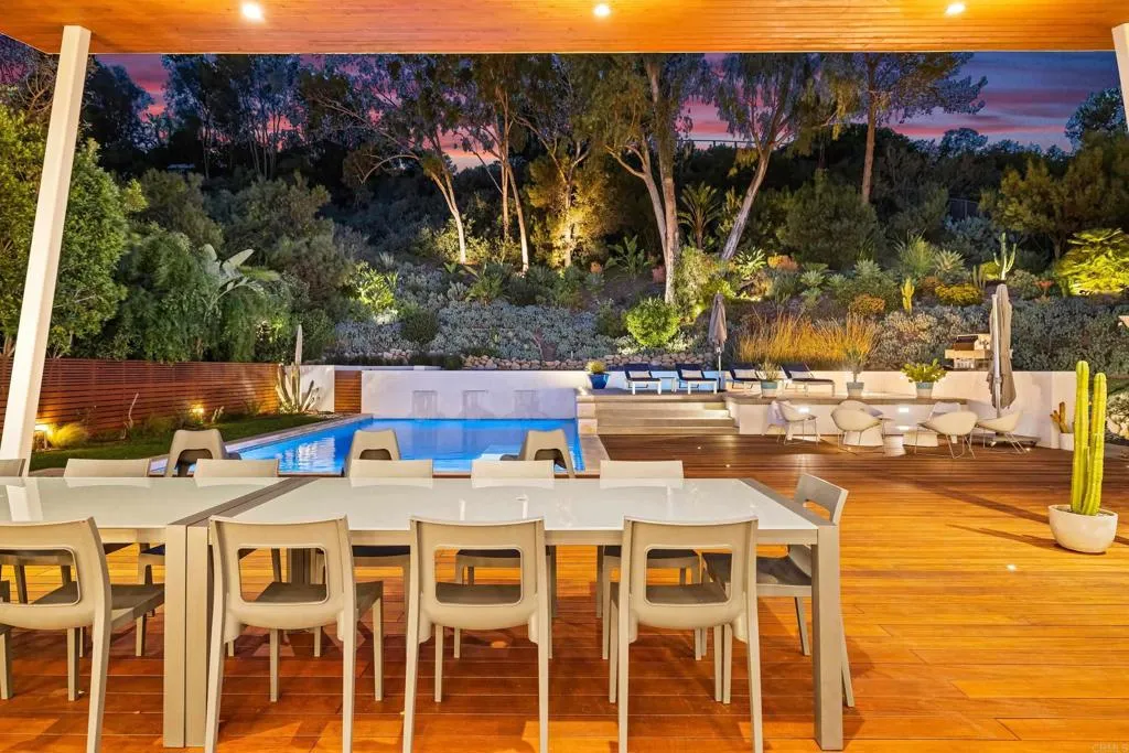 6672 Avenida Andorra