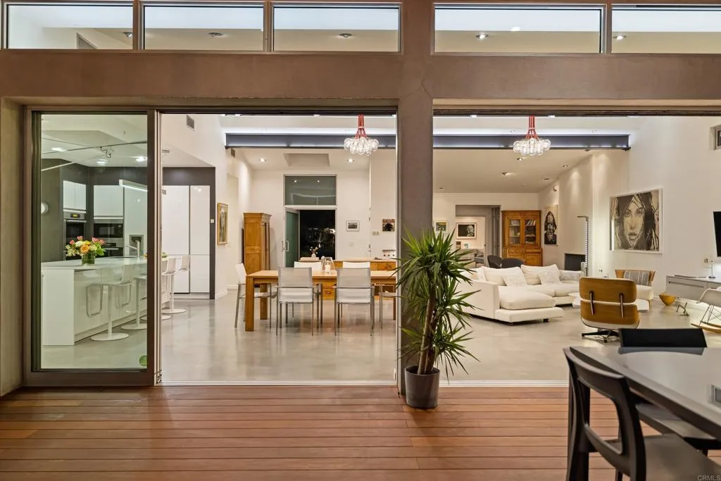 6672 Avenida Andorra