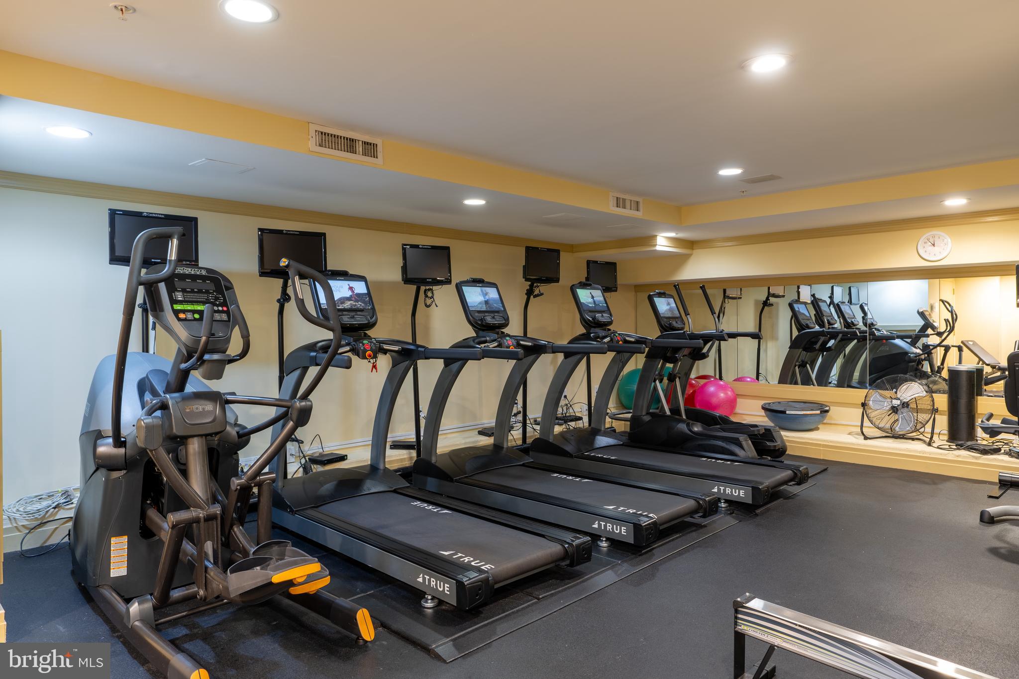 915 E STREET NW Unit: 905