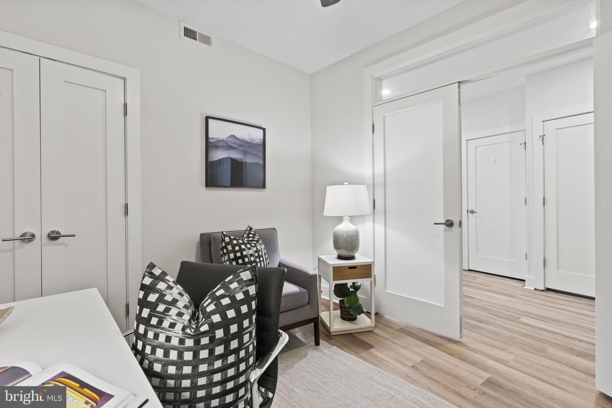 2337 Champlain St NW #105
