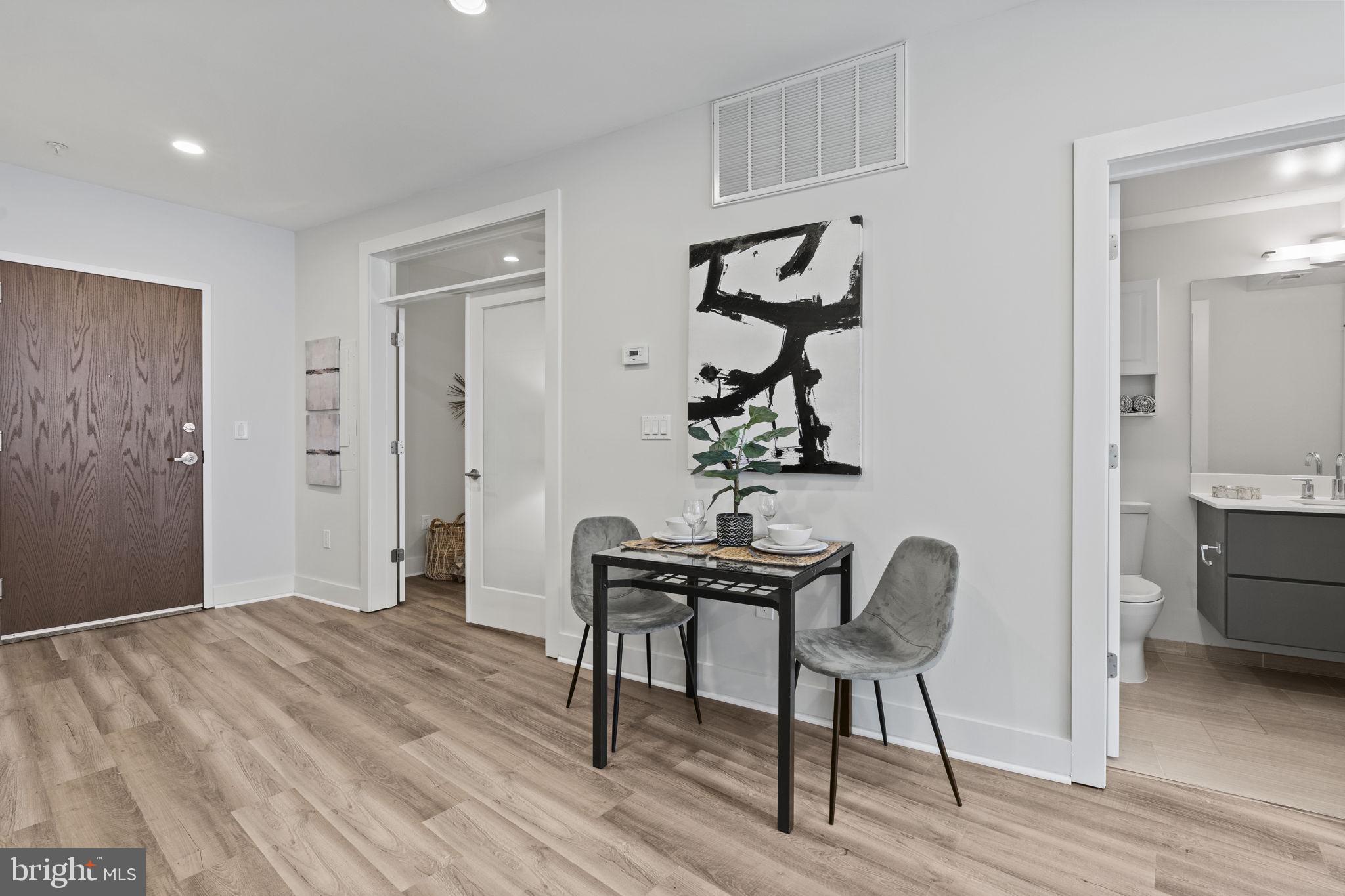 2337 Champlain St NW #105