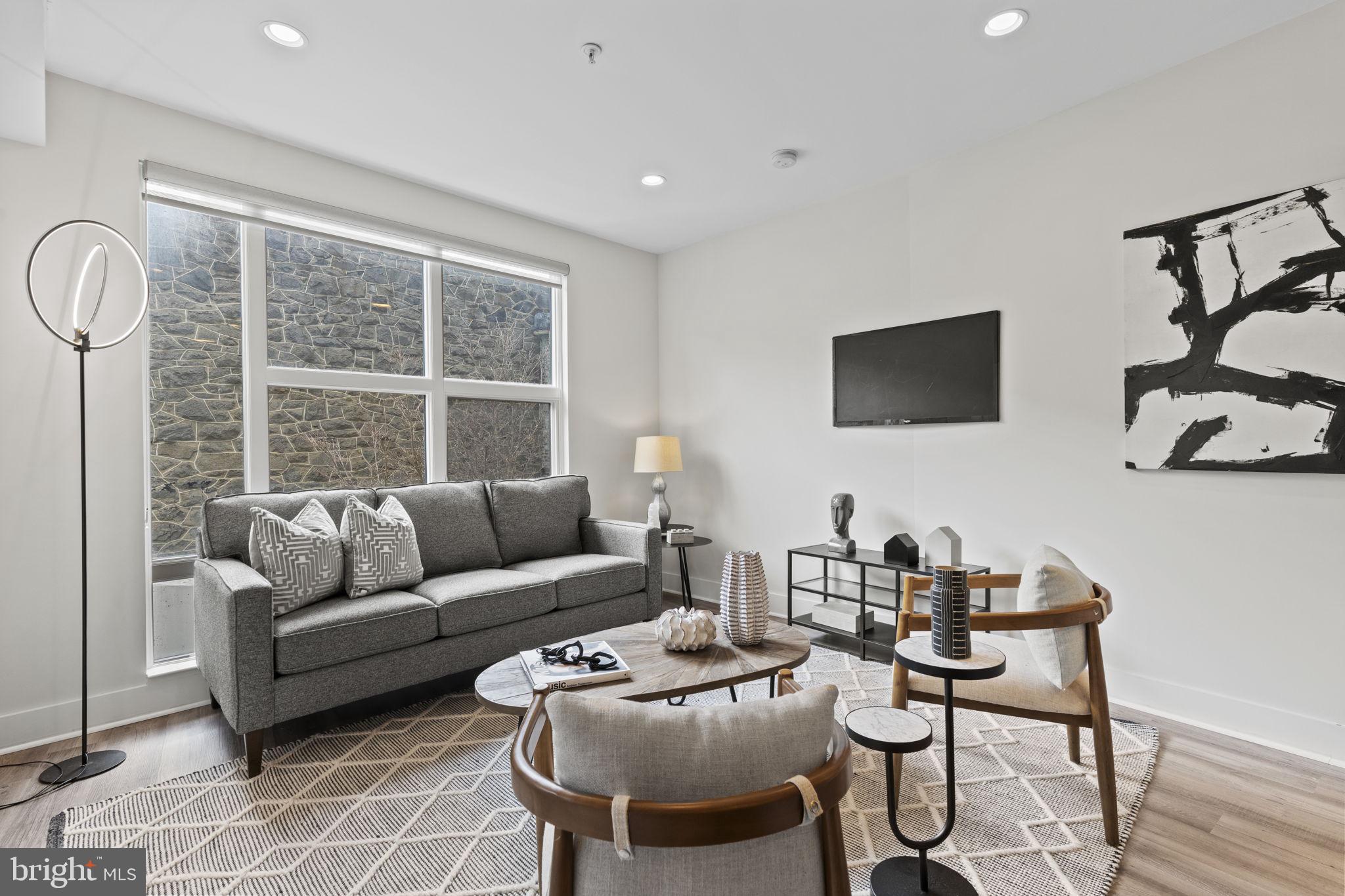 2337 Champlain St NW #105