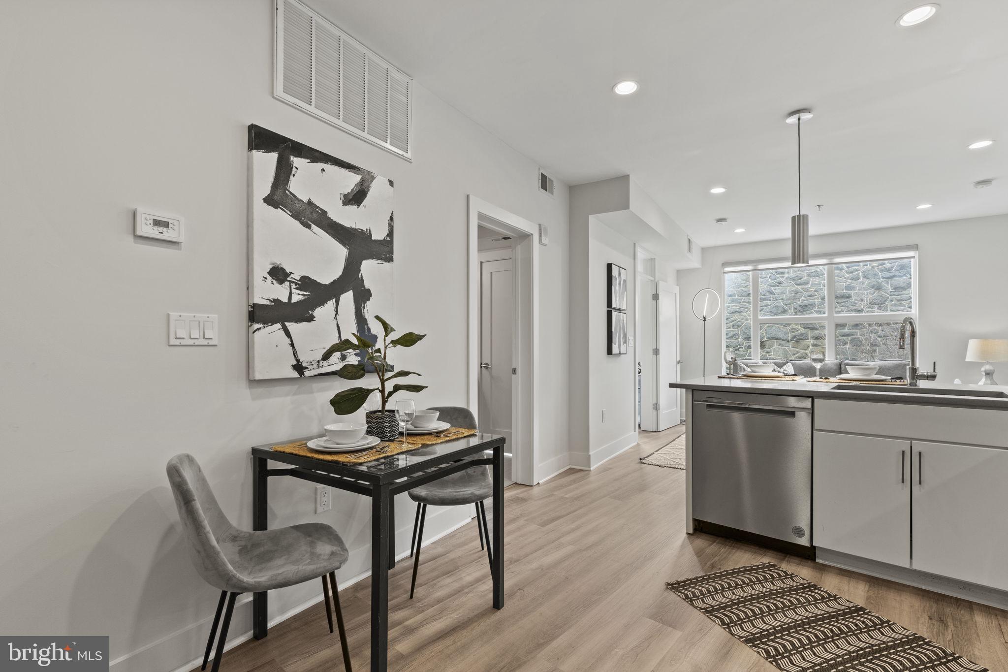 2337 Champlain St NW #105