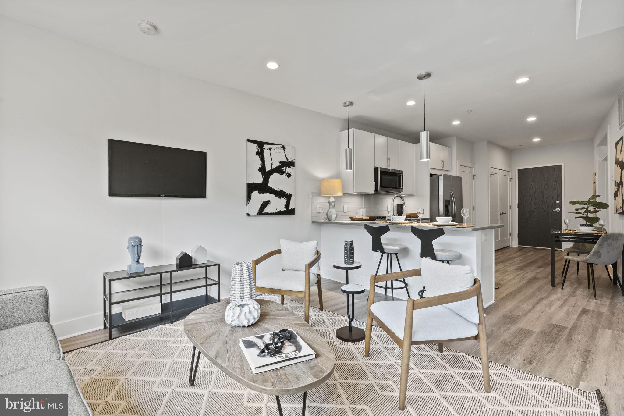 2337 Champlain St NW #105