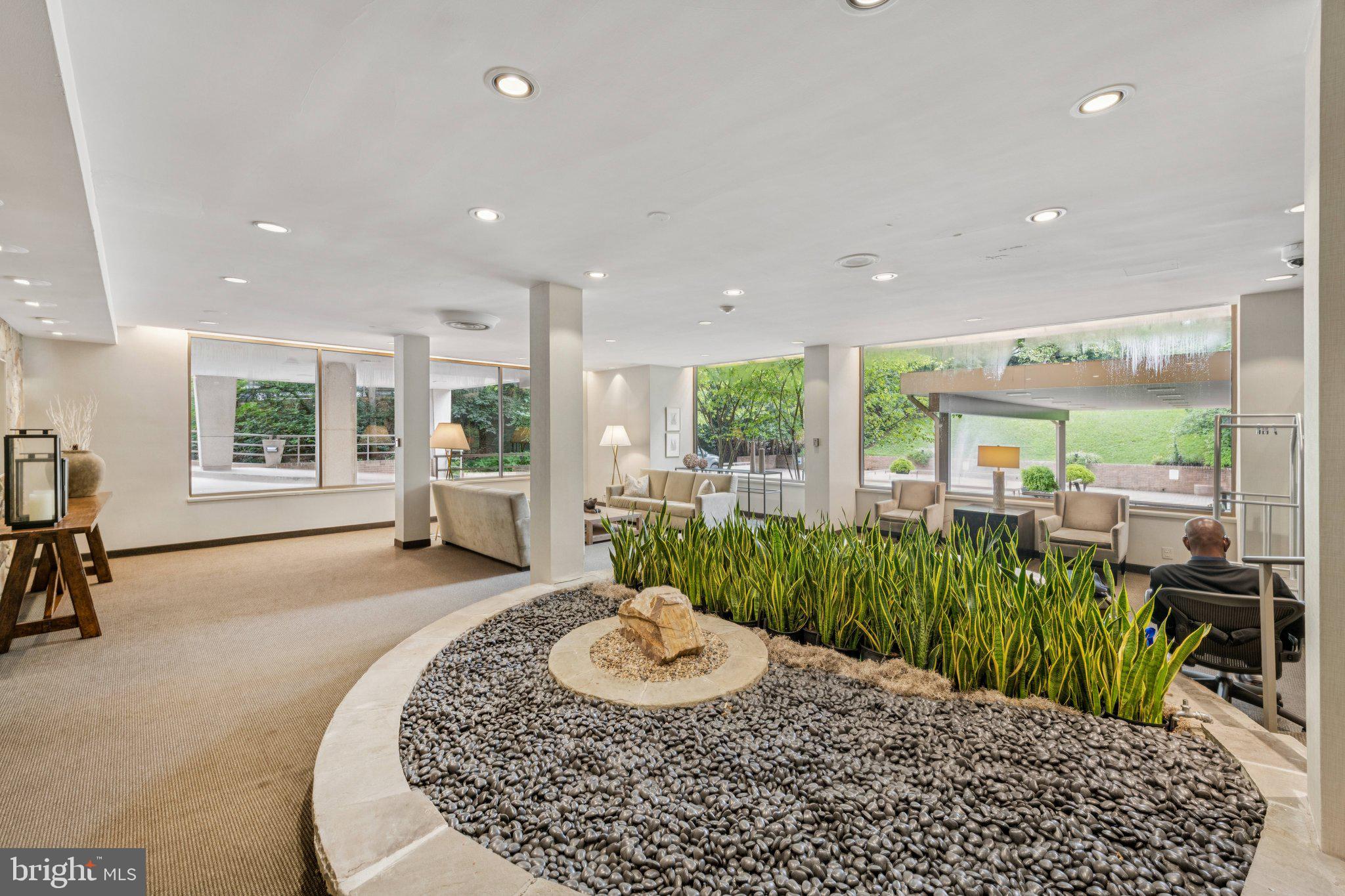 4100 Cathedral Ave NW #406