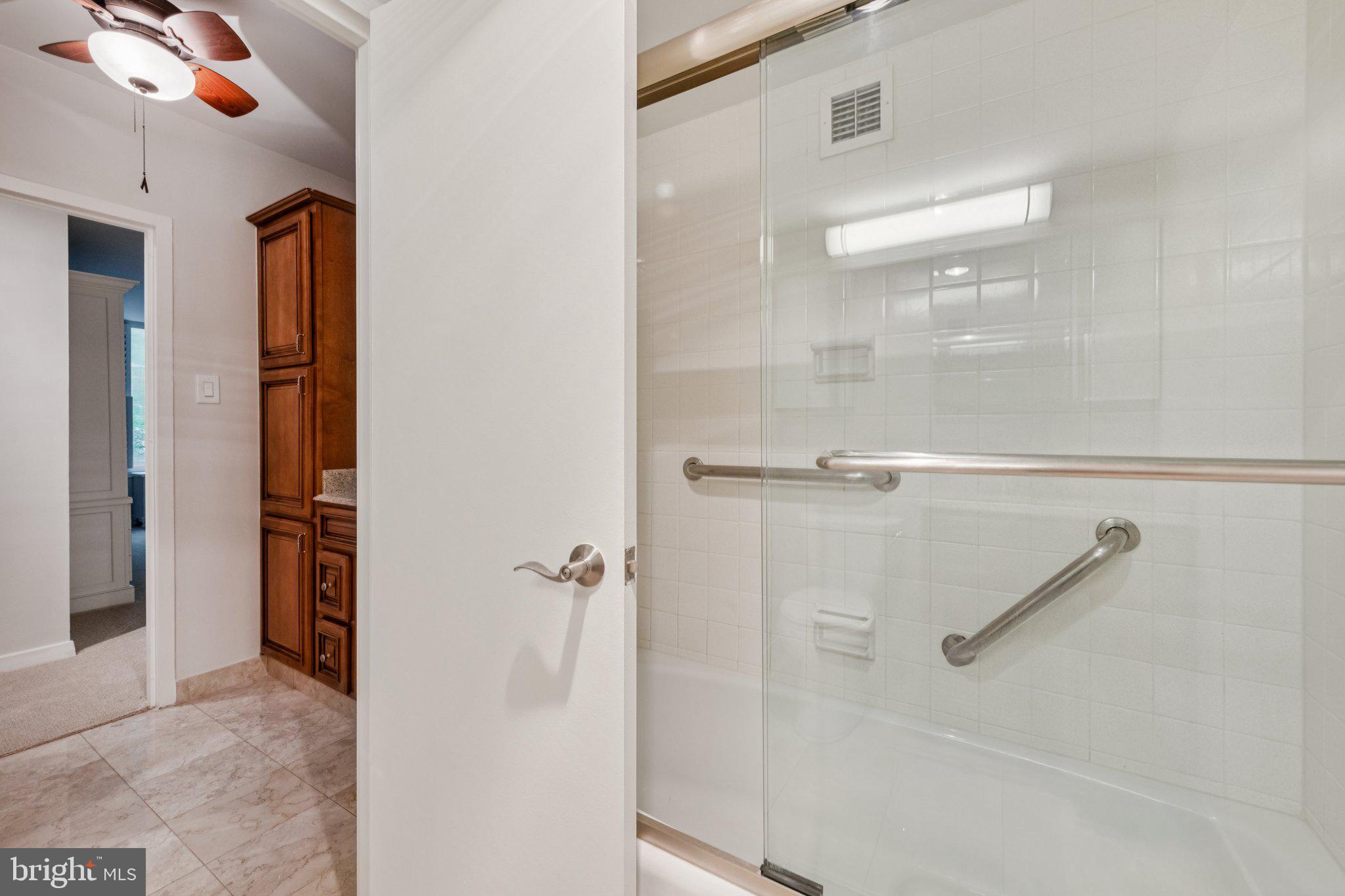 4100 Cathedral Ave NW #406