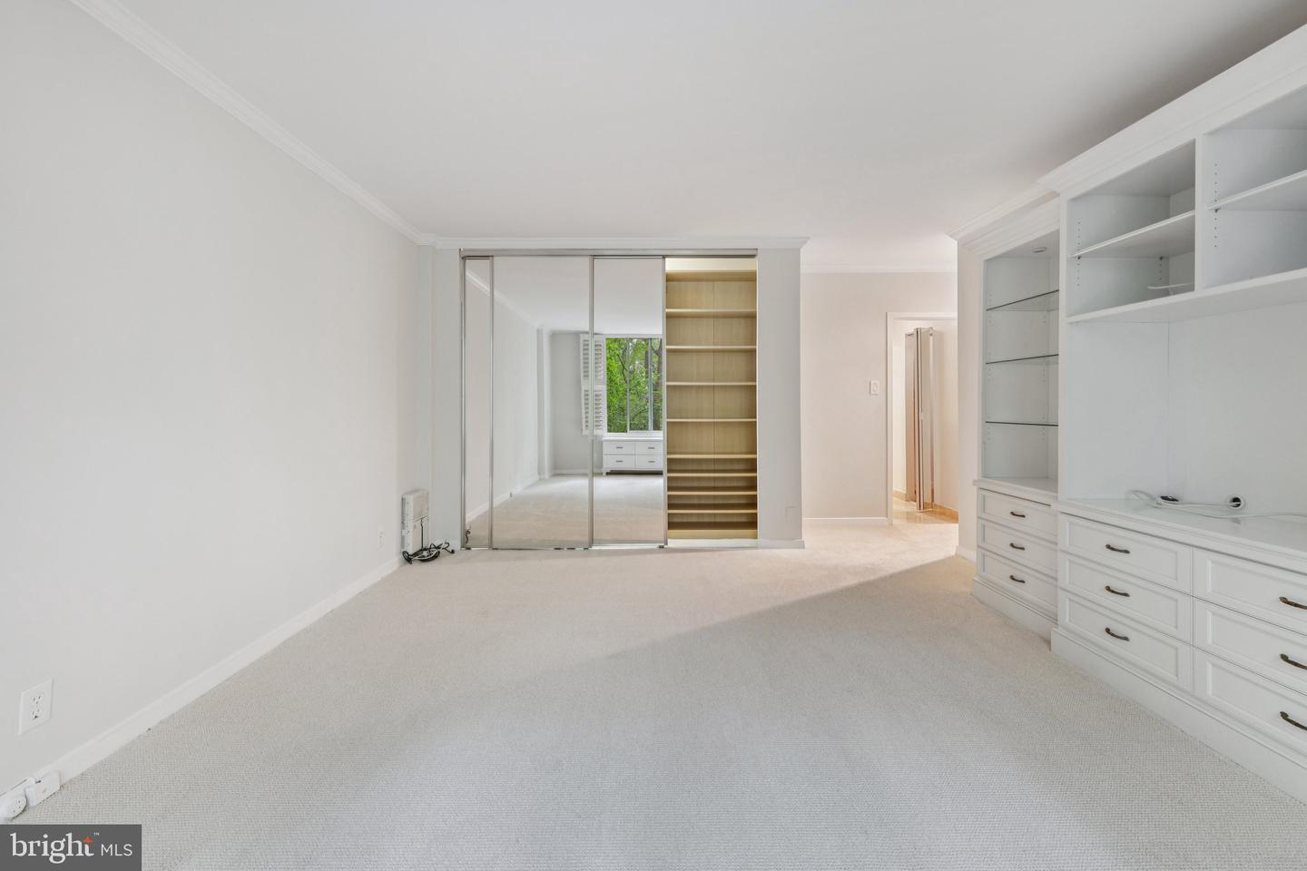 4100 Cathedral Ave NW #406