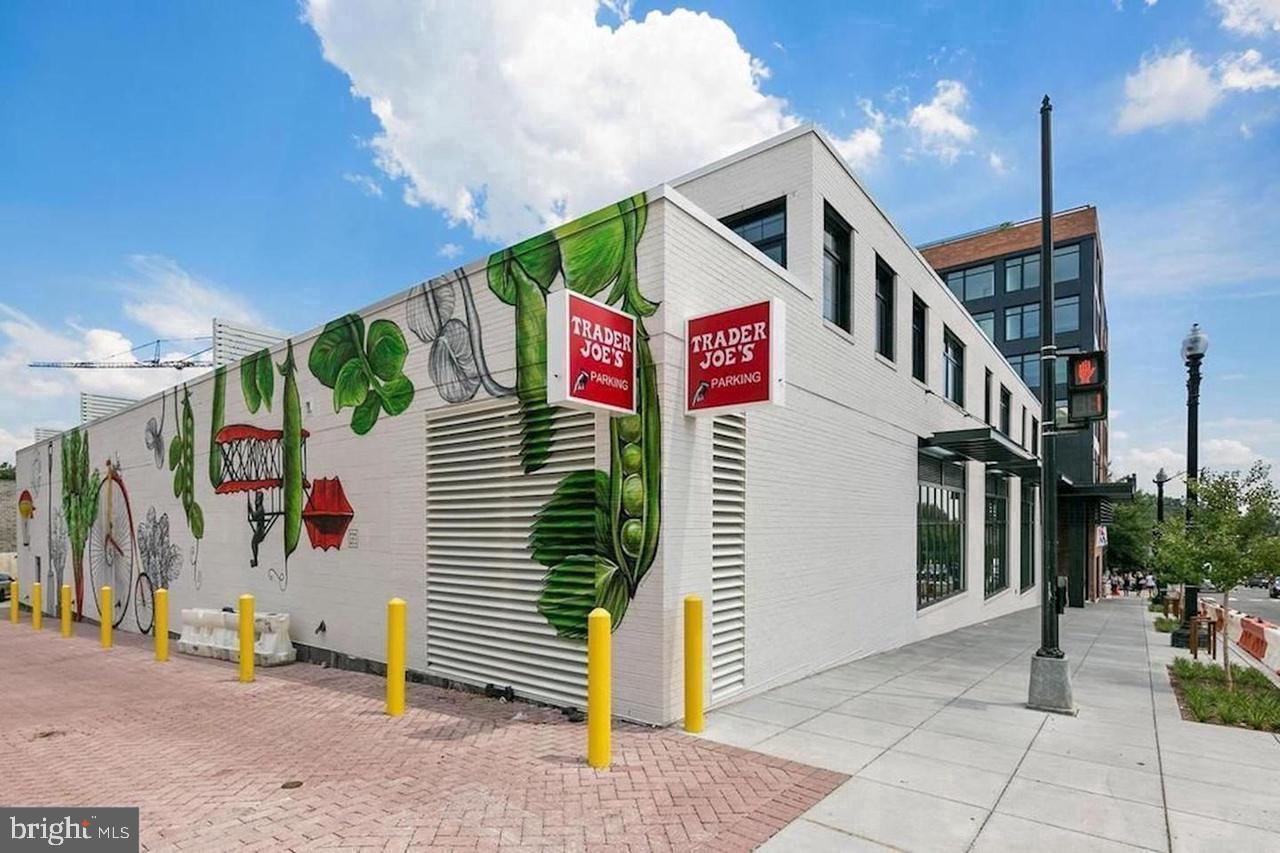 2320 WISCONSIN AVENUE NW 105