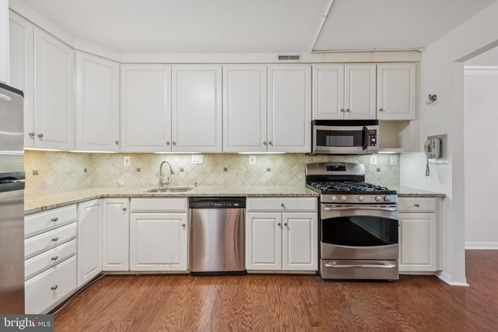4100 CATHEDRAL AVENUE NW 406