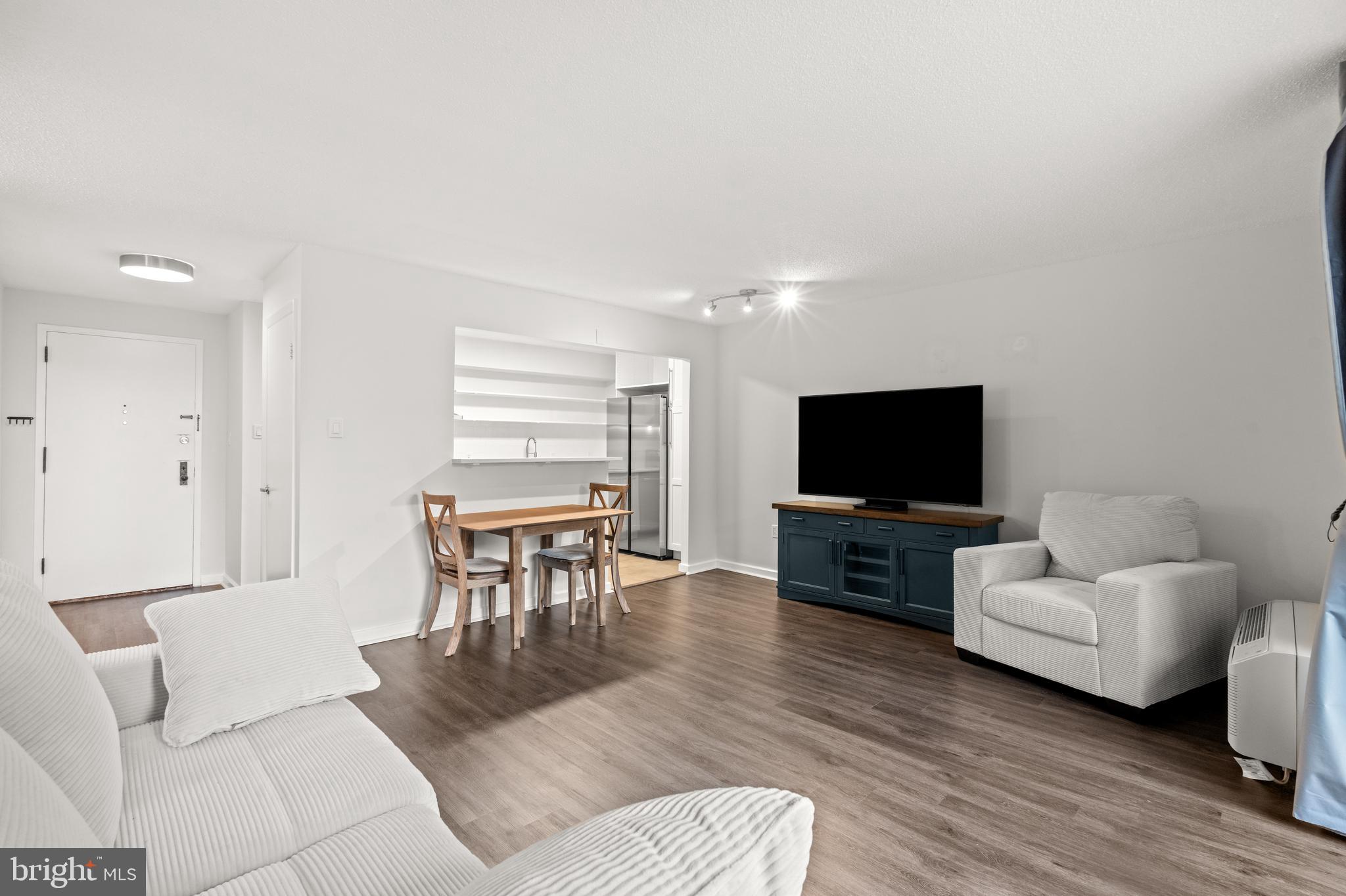 2141 P STREET NW 306