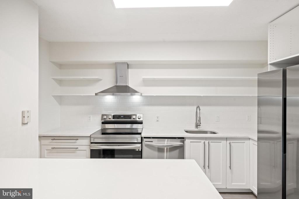 2141 P STREET NW 306