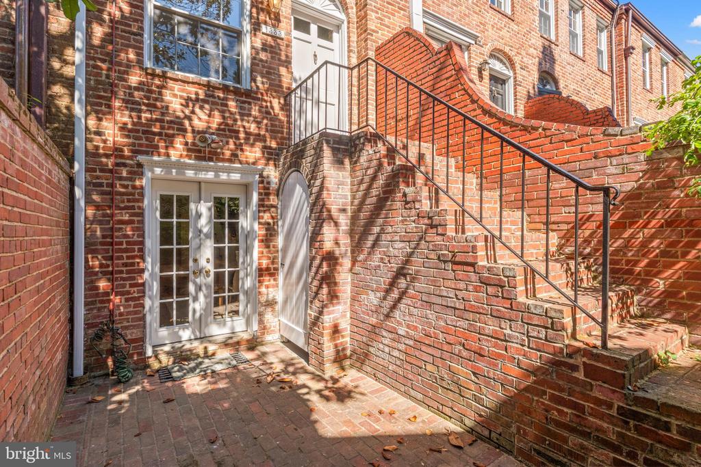 1333 27TH STREET NW