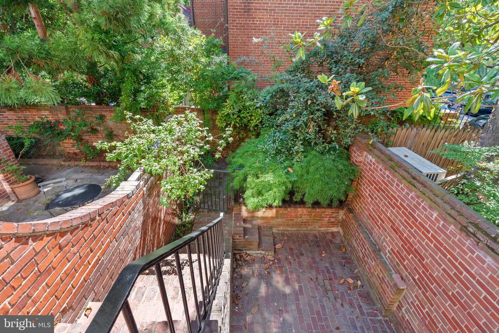 1333 27TH STREET NW