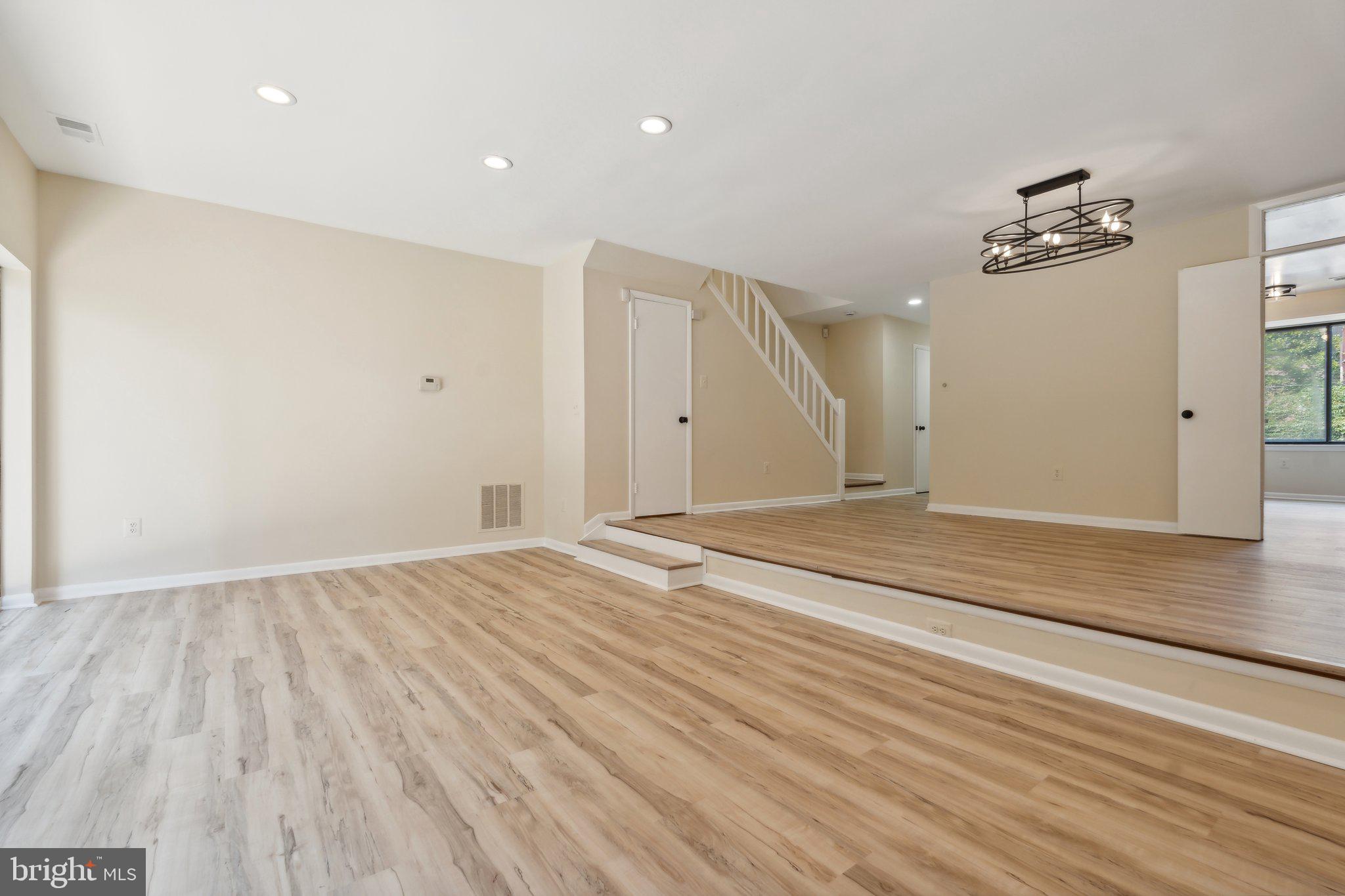5229 King Charles Way #1-6