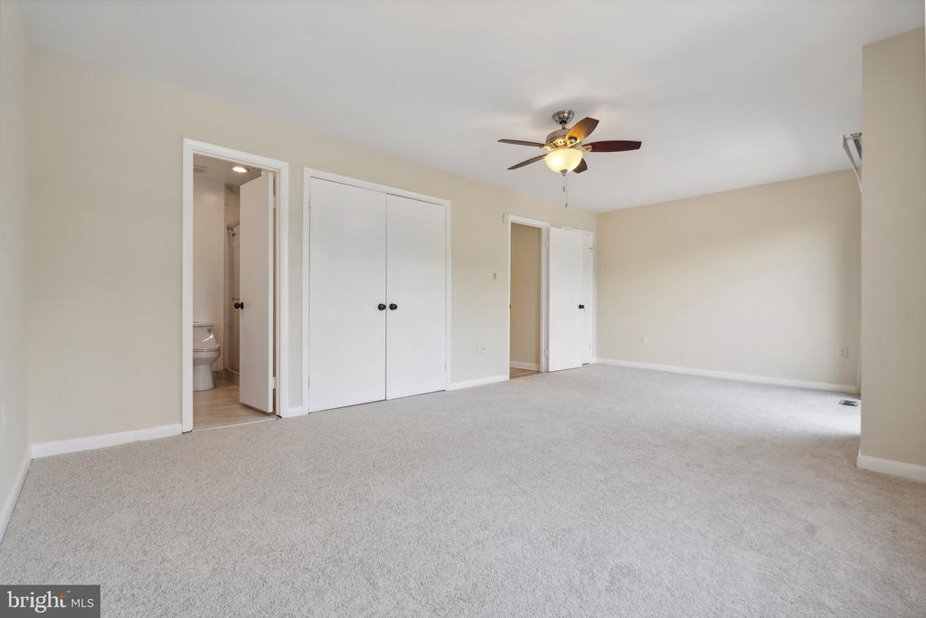 5229 King Charles Way #1-6