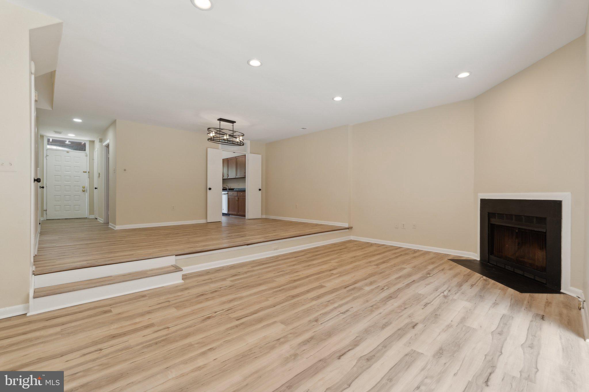 5229 King Charles Way #1-6