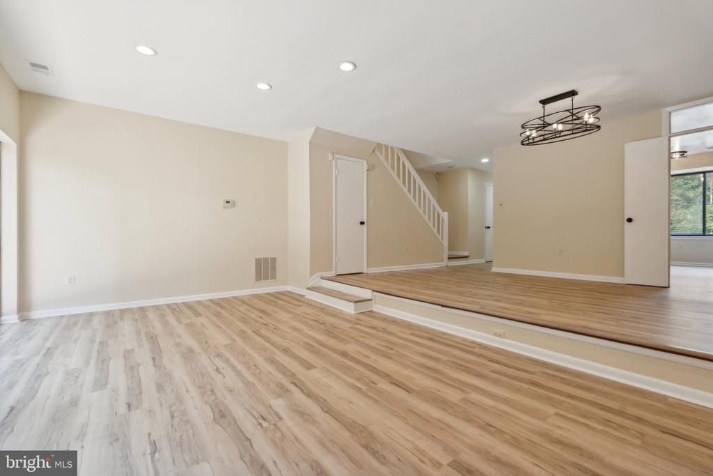 5229 King Charles Way #1-6