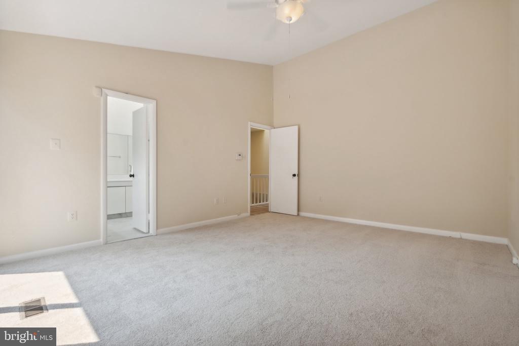 5229 King Charles Way #1-6