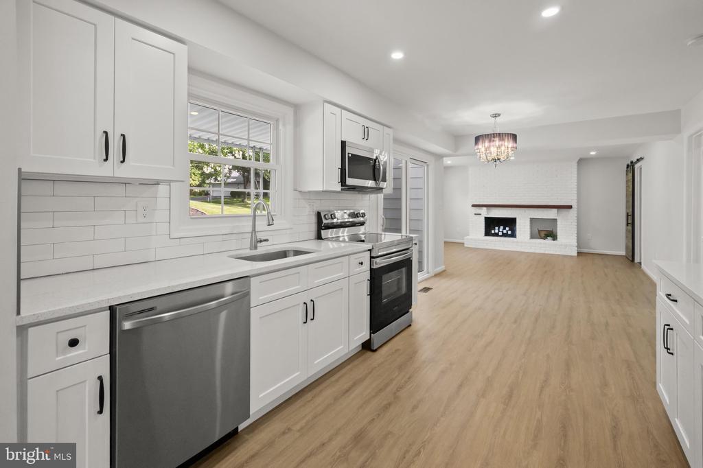 2801 VILLAGE LANE
