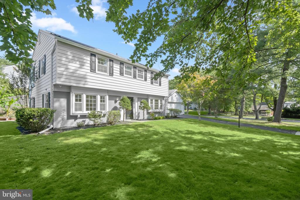 2801 VILLAGE LANE