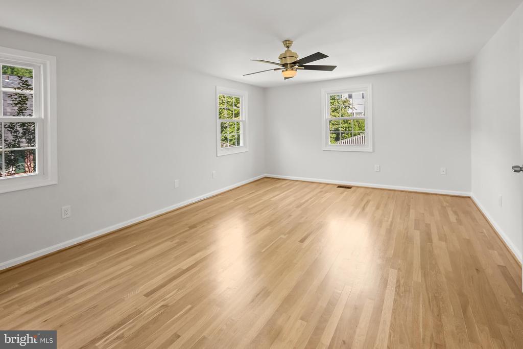 2801 VILLAGE LANE