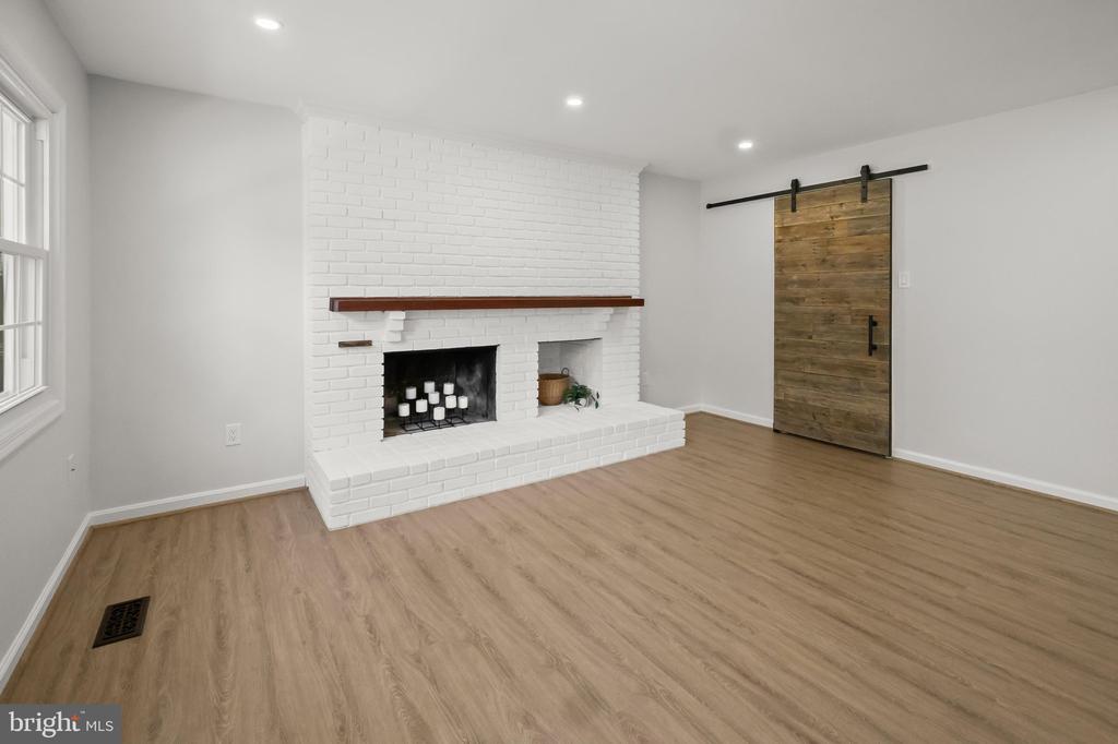 2801 VILLAGE LANE