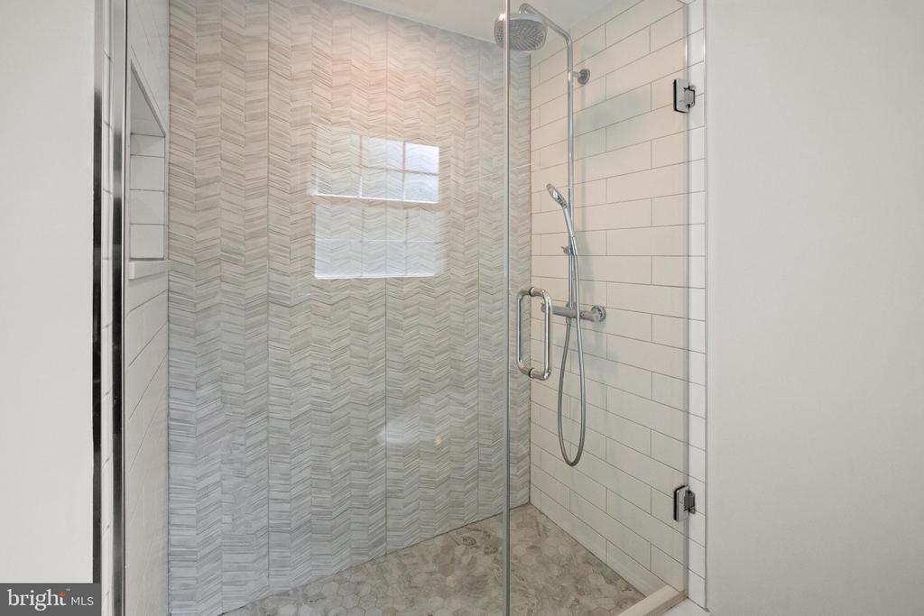 2801 VILLAGE LANE