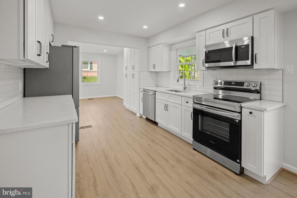 2801 VILLAGE LANE