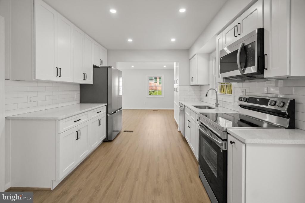 2801 VILLAGE LANE