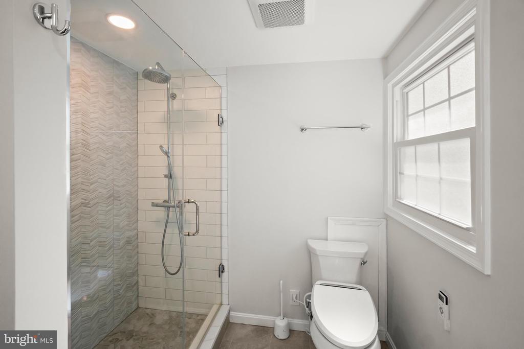2801 VILLAGE LANE
