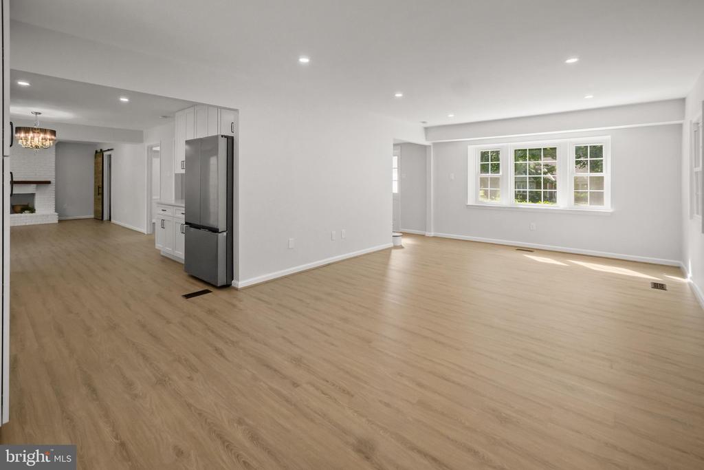 2801 VILLAGE LANE