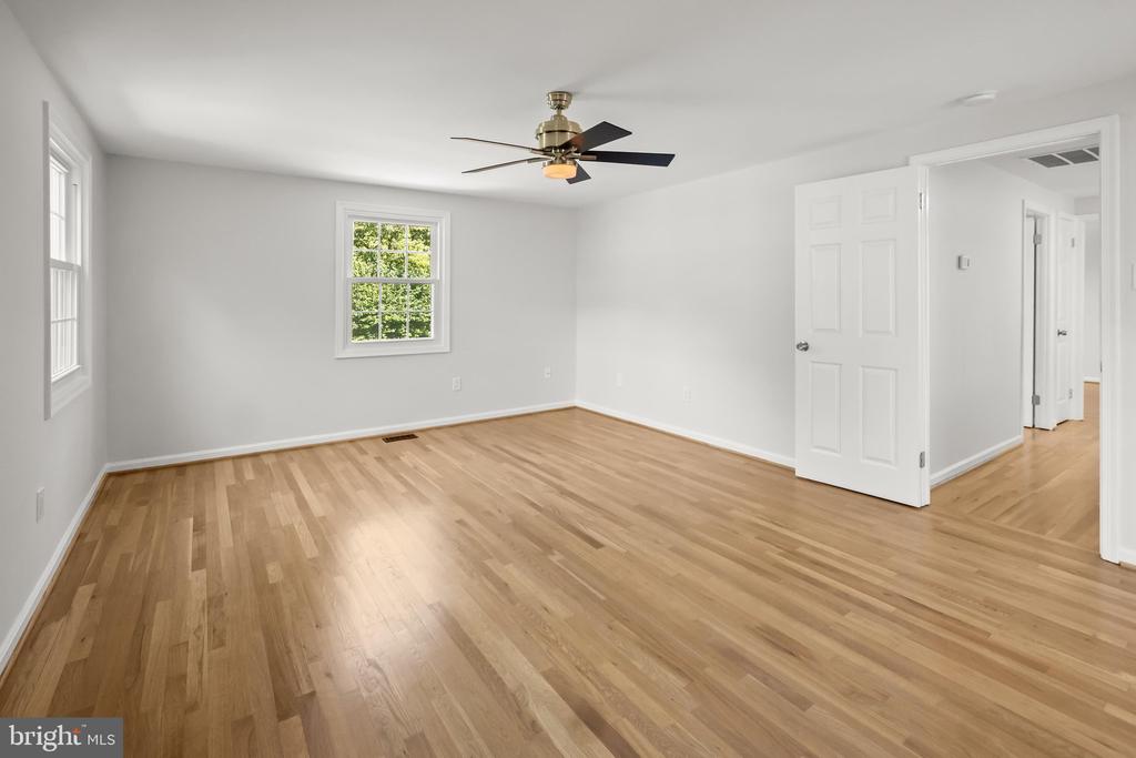 2801 VILLAGE LANE