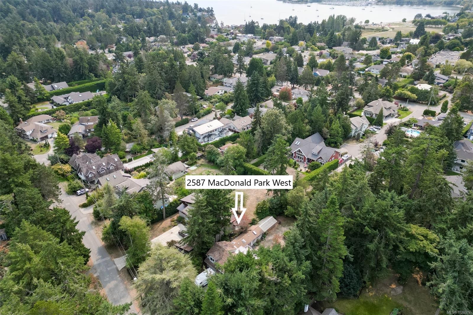 2587 MacDonald Dr W