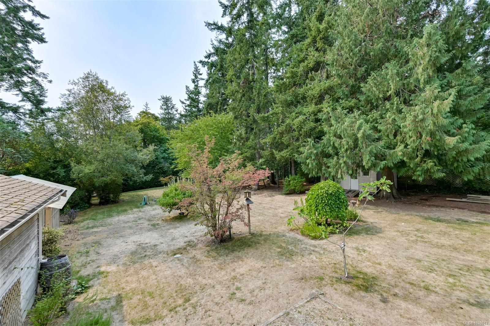 2587 MacDonald Dr W