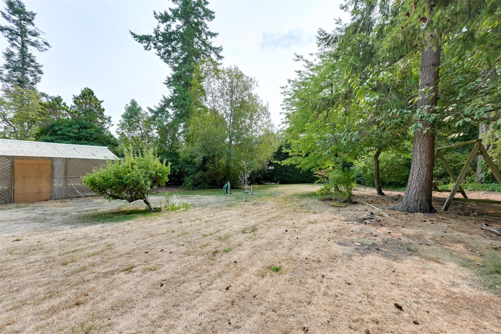 2587 MacDonald Dr W