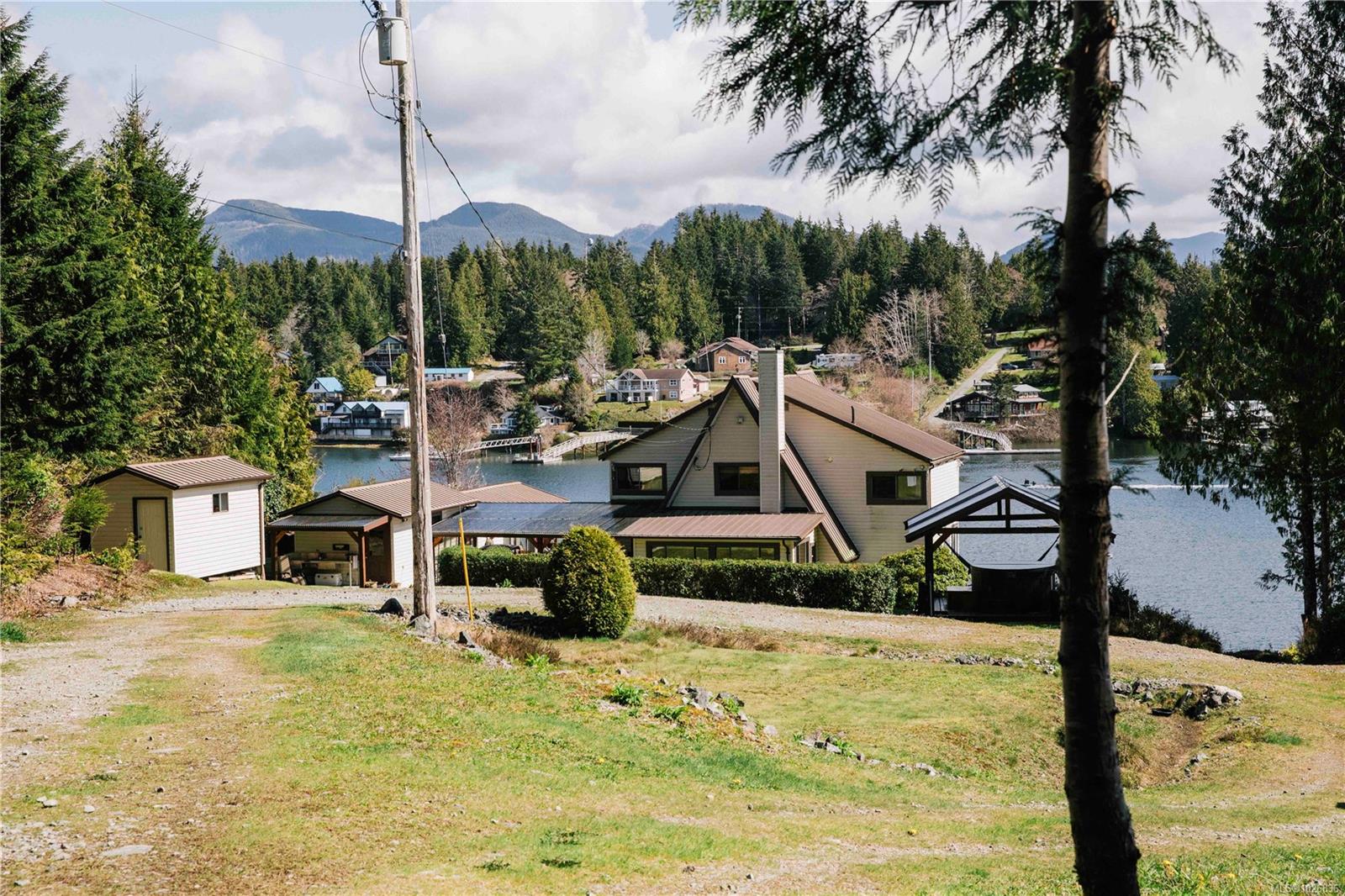 390 Bamfield Inlet