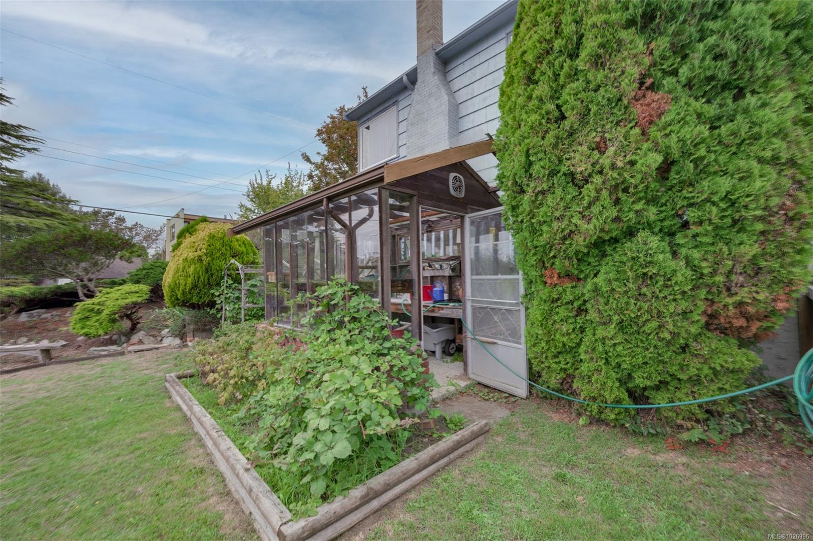 470 Constance Ave